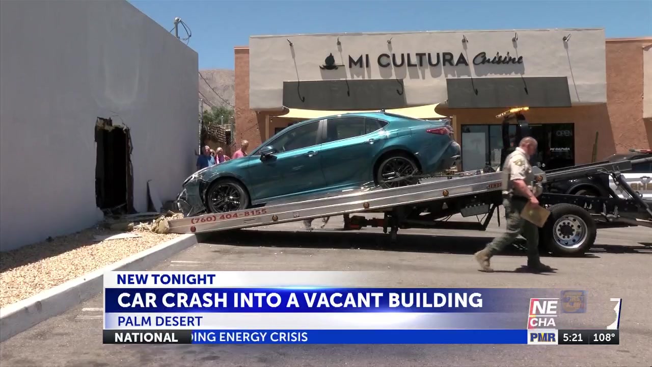 Vehicle crashes into vacant building in Palm Desert