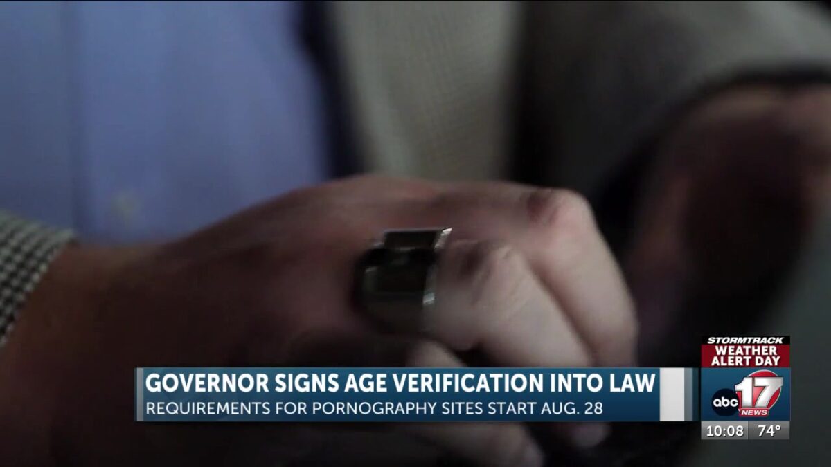 Kehoe signs online age verification rule into law