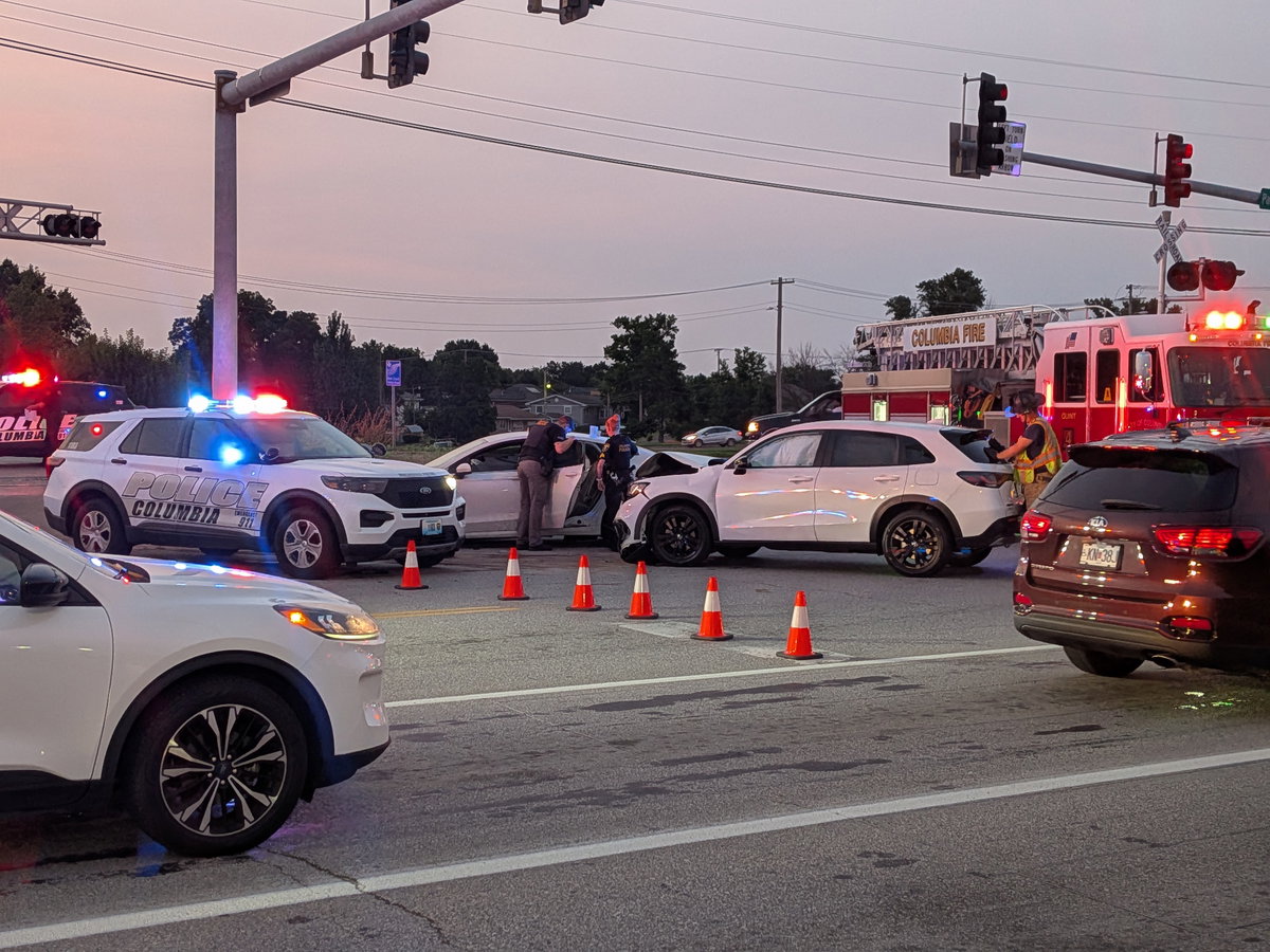 4 taken to hospital after crash occurs at Paris Road