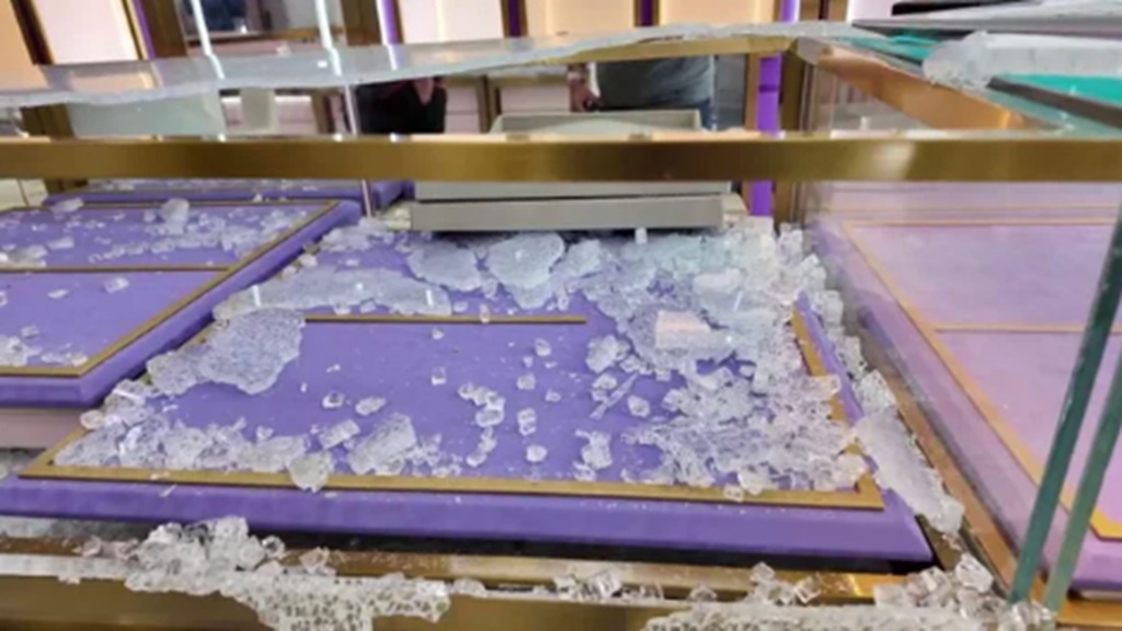 Police said they made off with more than $1 million worth of gold and diamonds.