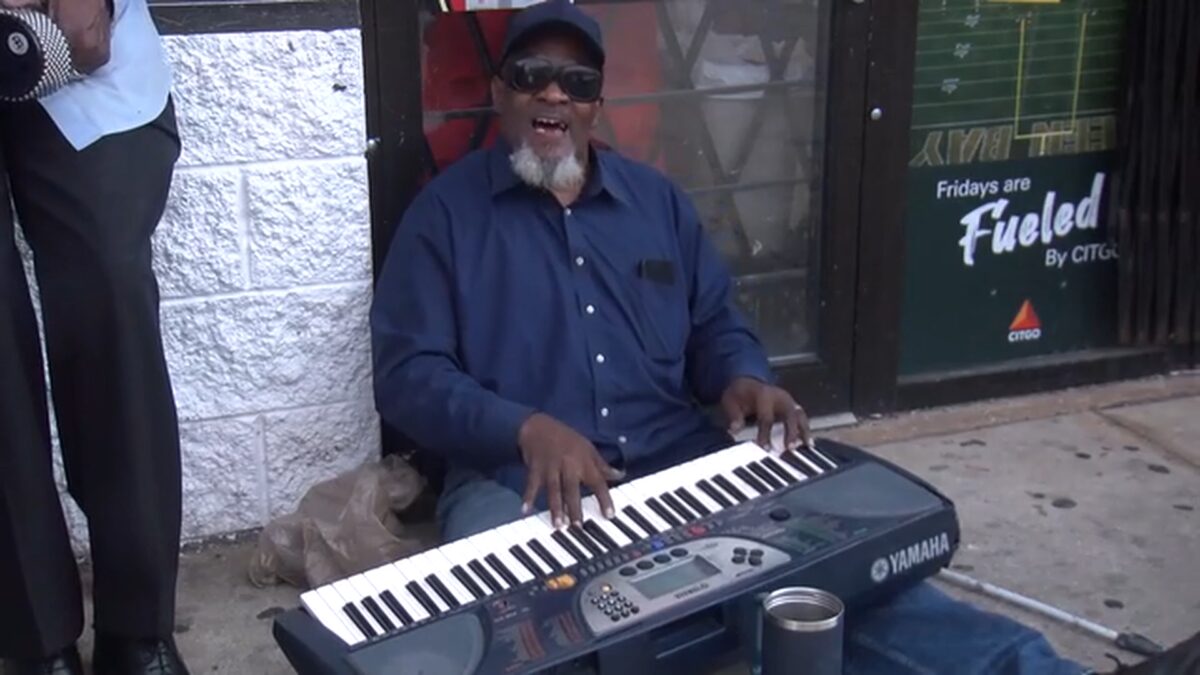 Blind Milwaukee man inspires community with his uplifting music.