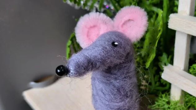 Meg Murray's hobby of crafting small rats out of soft material turned into something much bigger - a tiny neighborhood attraction where anyone can stop by and adopt one.