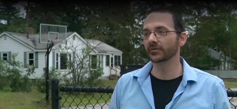A Nashua couple is thanking their neighbor after he jumped into action to help put out a fire at their home.