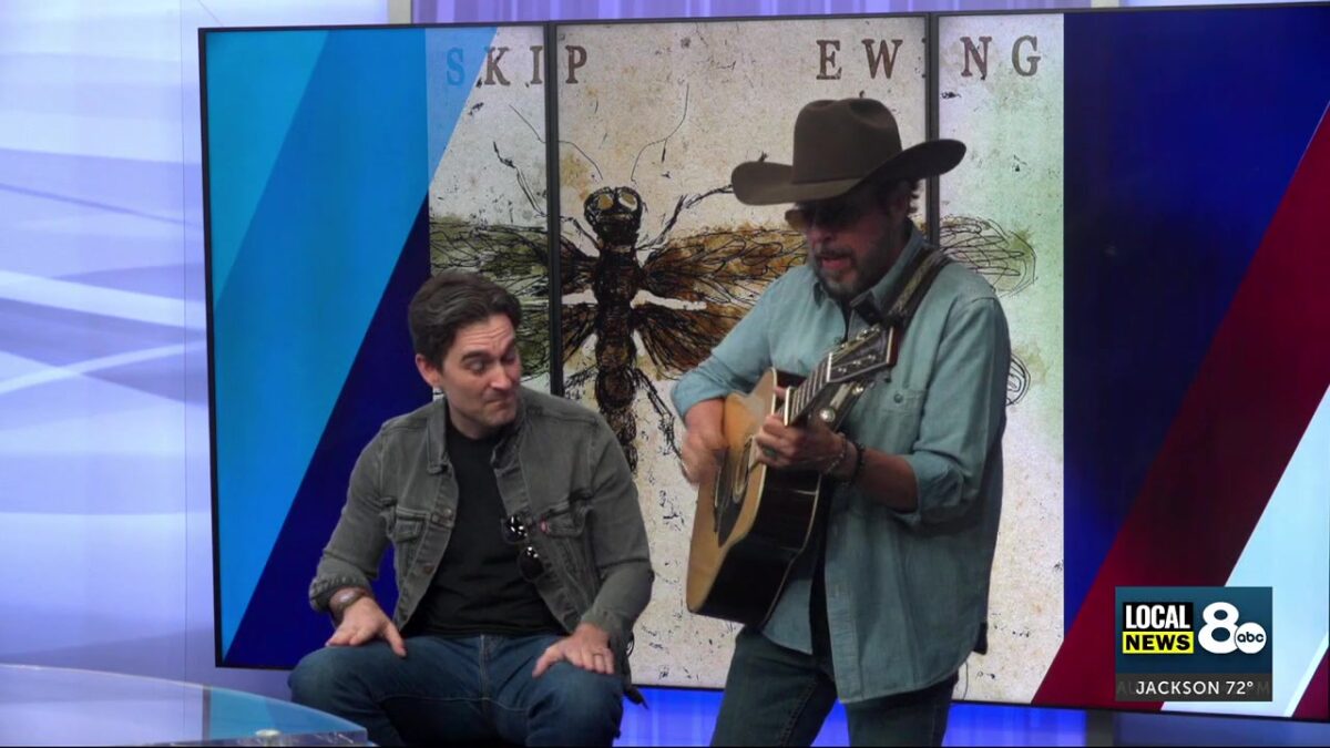 Country singer Skip Ewing performs new music at Local News 8