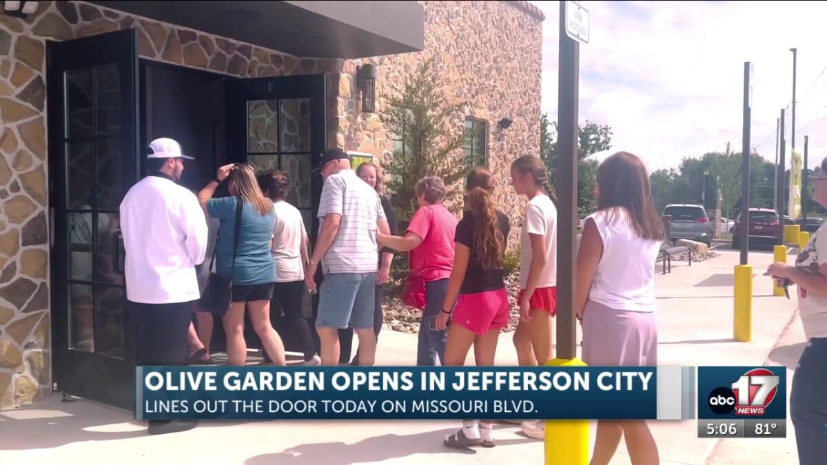 Jefferson City Olive Garden opens after years of anticipation