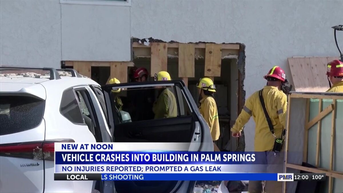 Vehicle crashes into building in Palm Springs