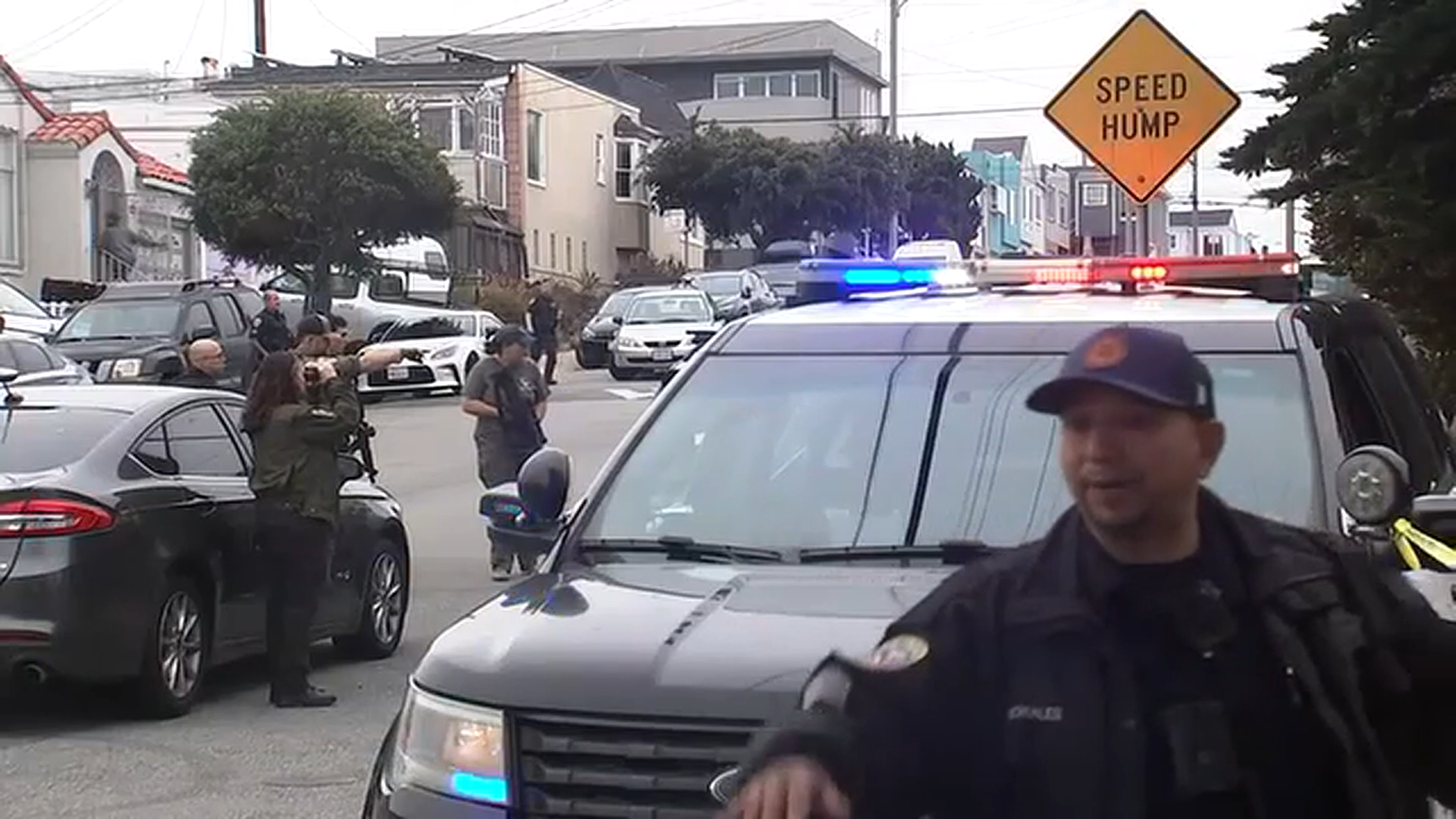 A mountain lion has been captured several hours after being spotted roaming San Francisco's Outer Sunset neighborhood Friday morning
