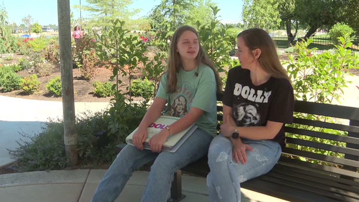 Teen’s Make-A-Wish meeting with Dolly Parton left a lasting mark on her family