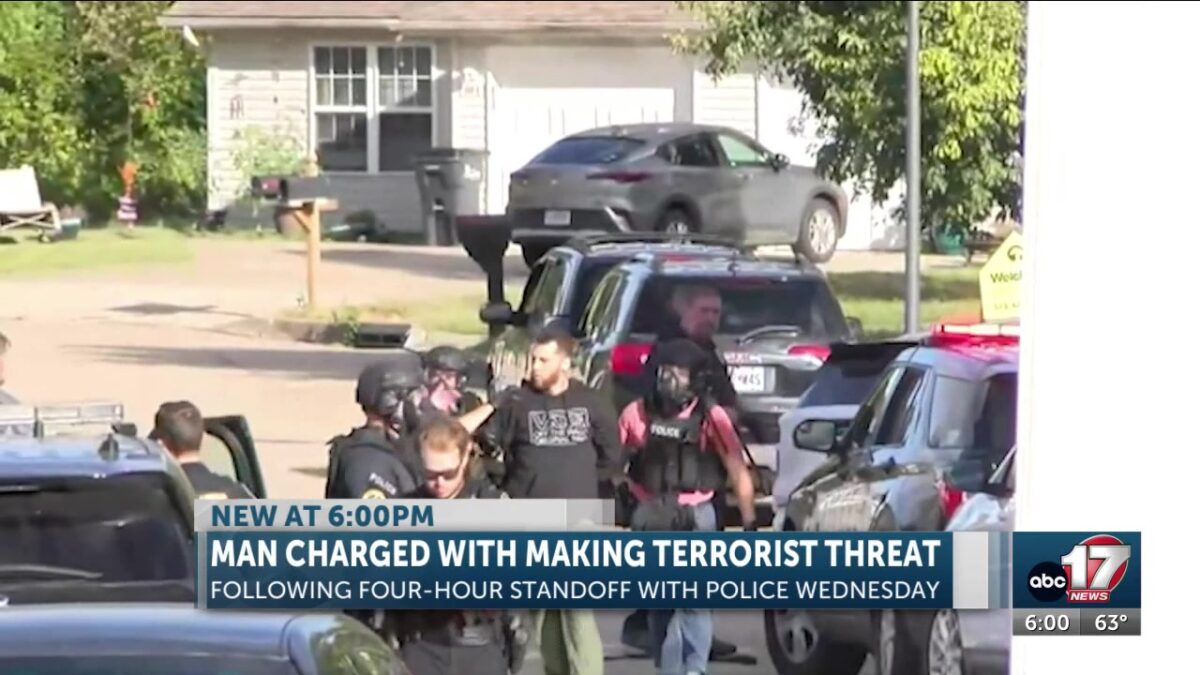 Suspect in Columbia standoff charged with making terrorist threat