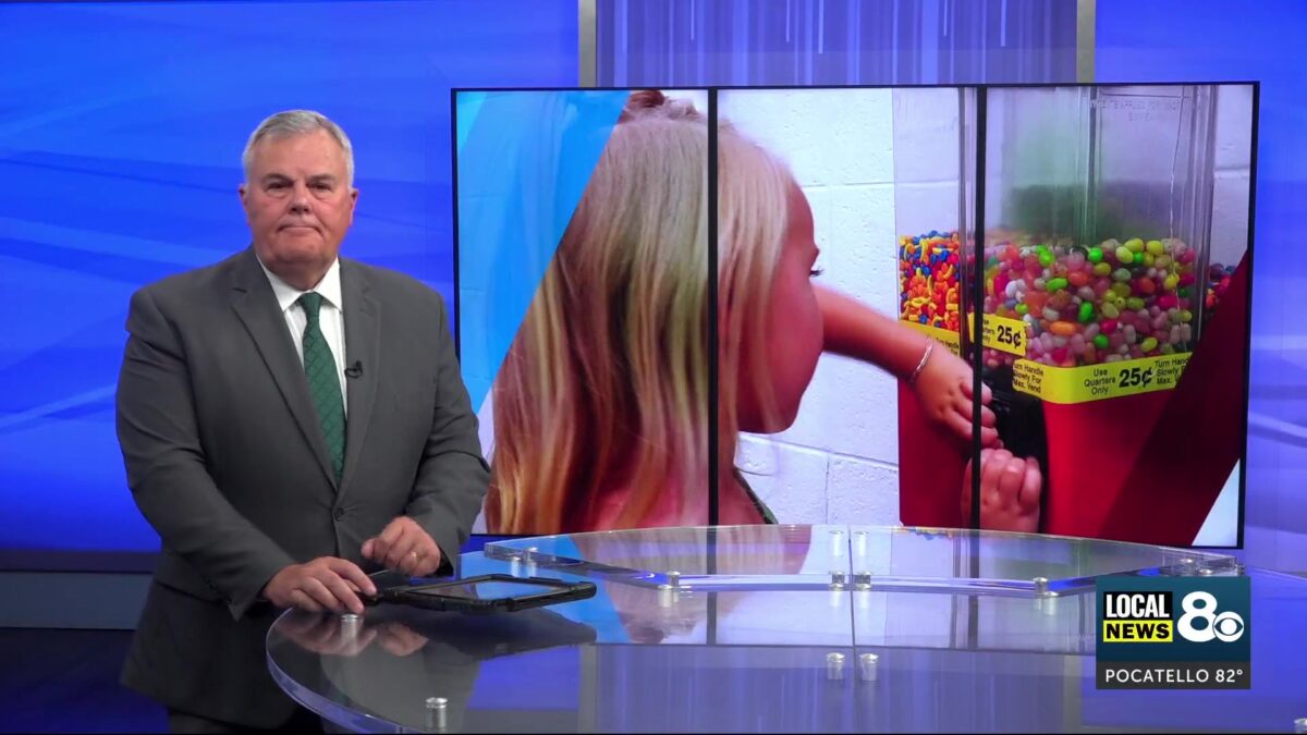 4-year-old entrepreneur brings candy machines to local businesses