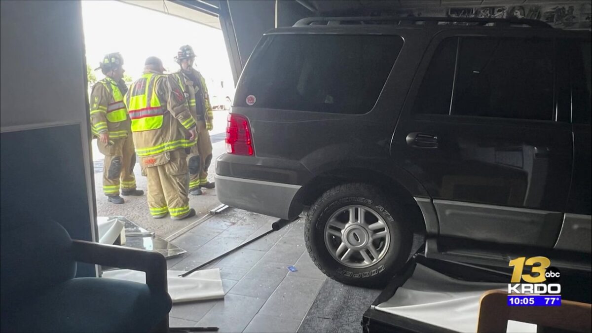 Car crashes into Colorado Springs building on North Academy Boulevard