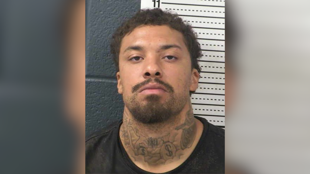 Las Cruces man charged after allegedly urinating on toddler