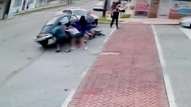 The good Samaritans who lifted a Volkswagen Beetle off of a woman pinned underneath was honored as outstanding citizens.