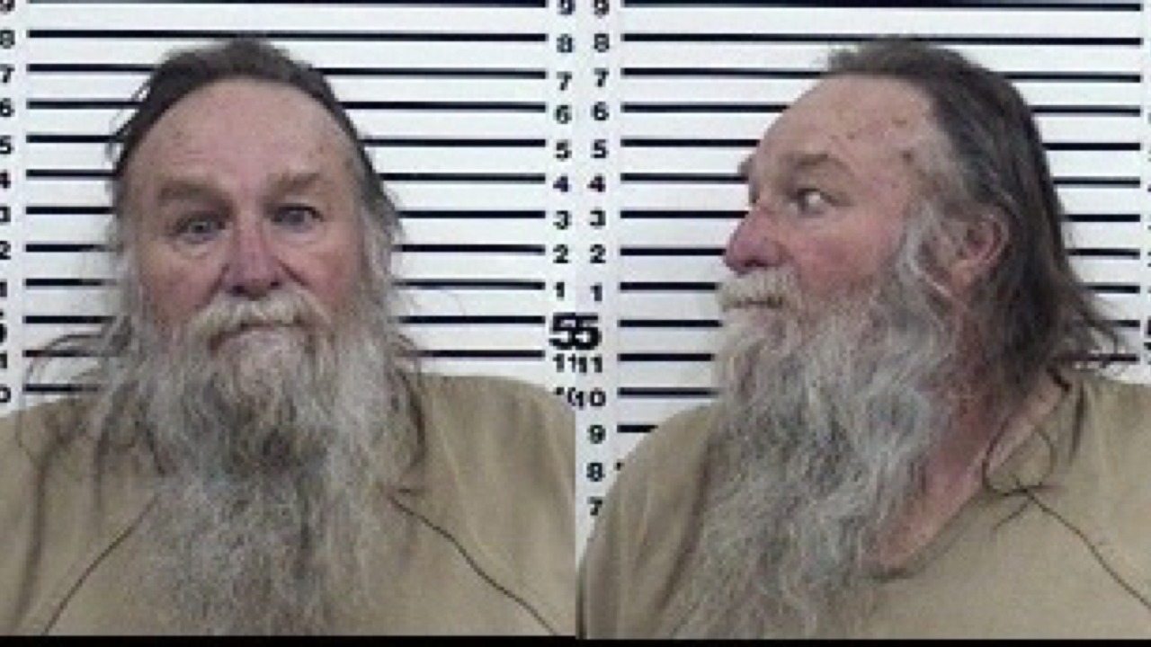 Man arrested after reportedly threatening a stranger and deputies