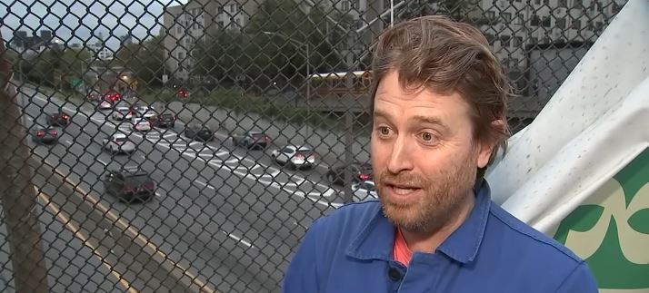 A Brooklyn resident is drawing attention to a long-standing traffic bottleneck on the westbound Brooklyn-Queens Expressway with a viral song about Exit 31 at Wythe Avenue in Williamsburg.