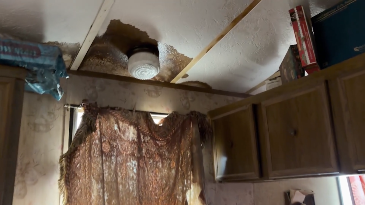 88-year-old Northeast El Pasoan gets mobile repairs to save her home