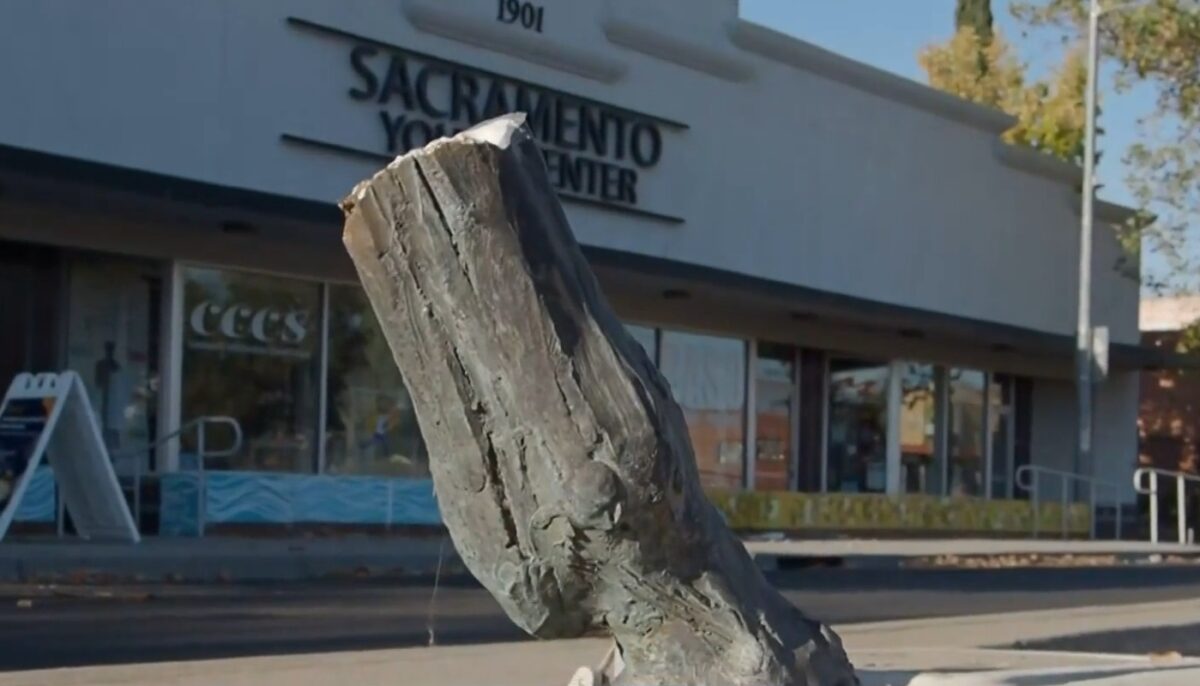 A nearly 7-foot bronze statue honoring a Kentucky Derby winner has been stolen from Sacramento's Del Paso Boulevard
