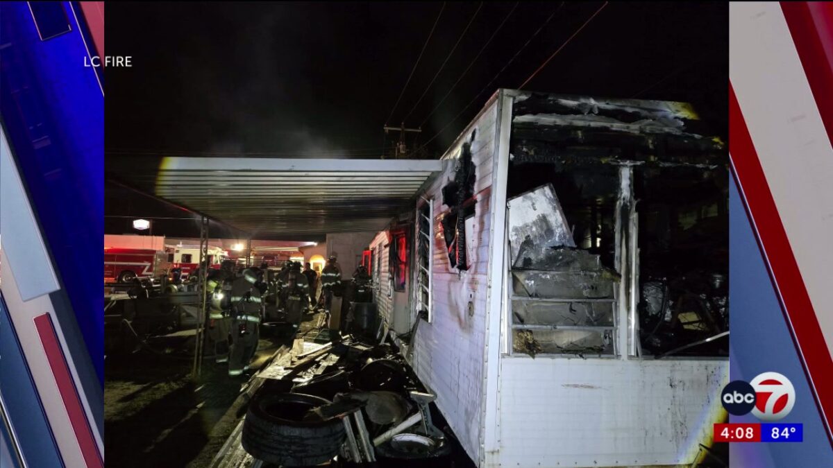 Mobile home catches fire in Las Cruces